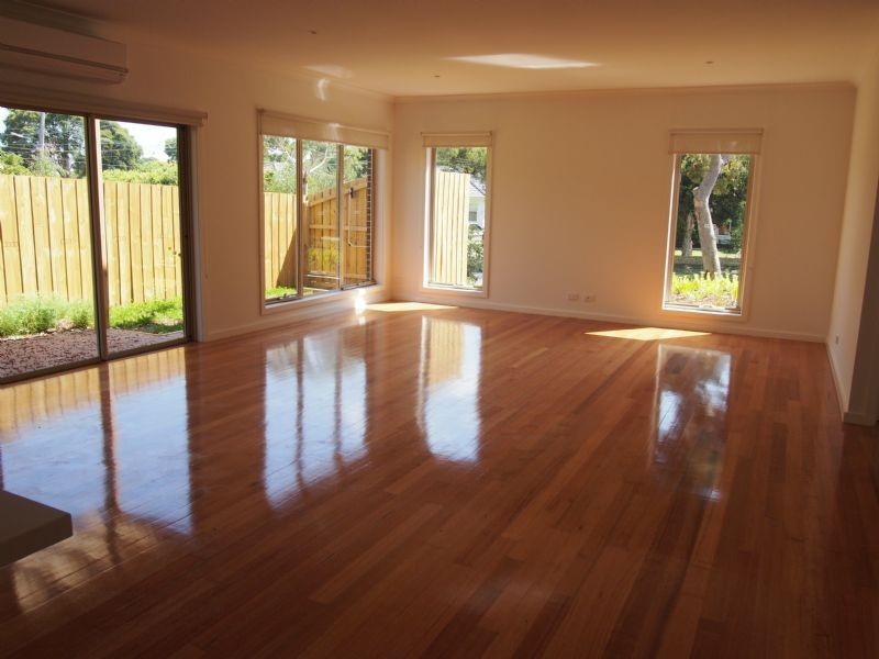 1/8 Edinburgh Road, Blackburn South VIC 3130