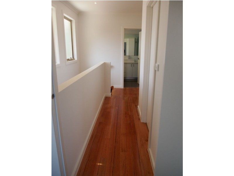 1/8 Edinburgh Road, Blackburn South VIC 3130