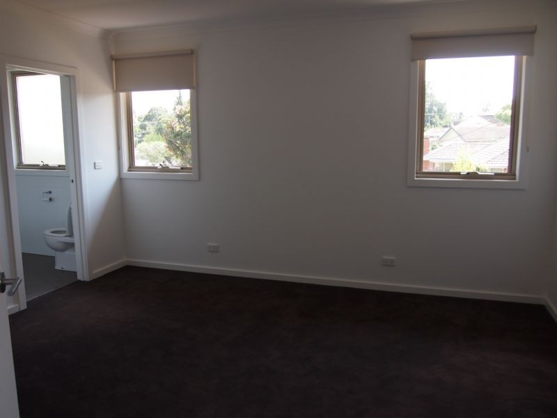 1/8 Edinburgh Road, Blackburn South VIC 3130