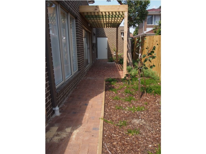 1/8 Edinburgh Road, Blackburn South VIC 3130
