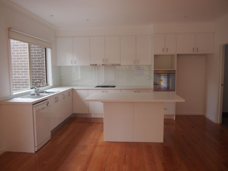 2/8 Edinburgh Road, Blackburn South VIC 3130