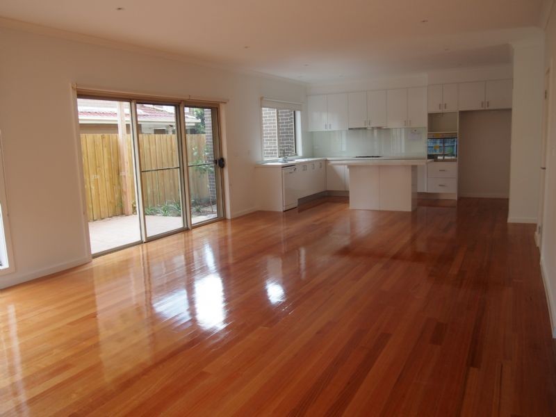2/8 Edinburgh Road, Blackburn South VIC 3130
