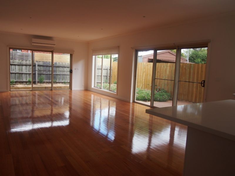 2/8 Edinburgh Road, Blackburn South VIC 3130