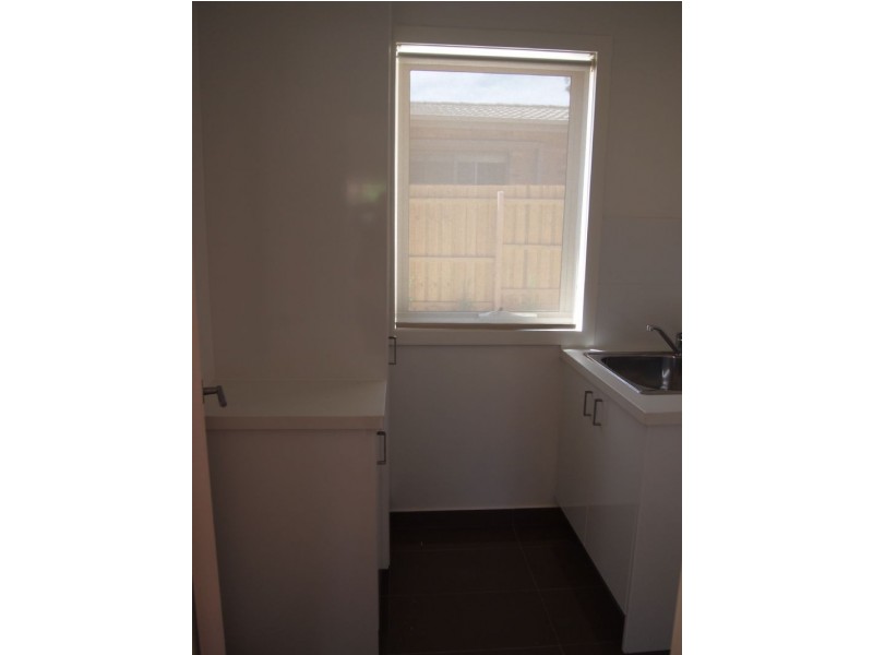 2/8 Edinburgh Road, Blackburn South VIC 3130