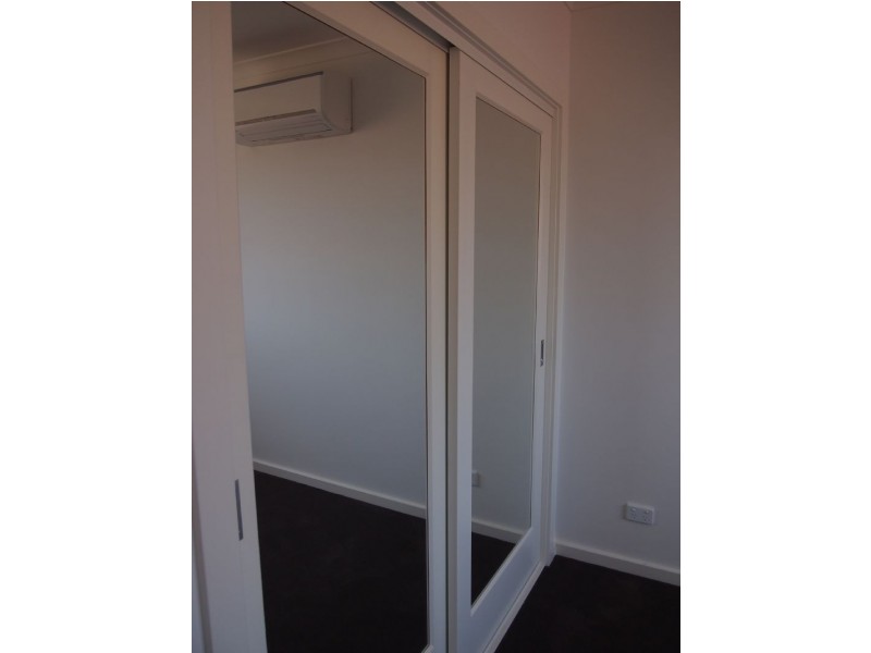 2/8 Edinburgh Road, Blackburn South VIC 3130