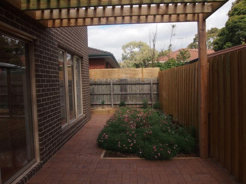 2/8 Edinburgh Road, Blackburn South VIC 3130