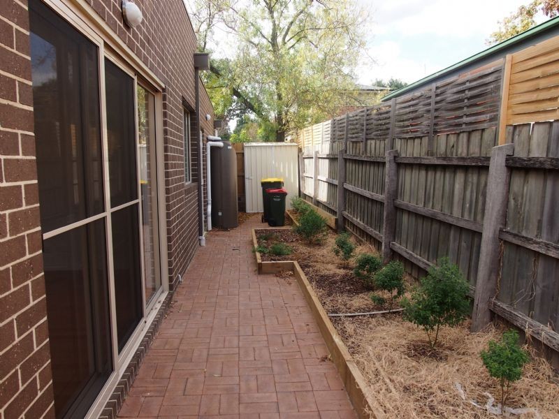2/8 Edinburgh Road, Blackburn South VIC 3130