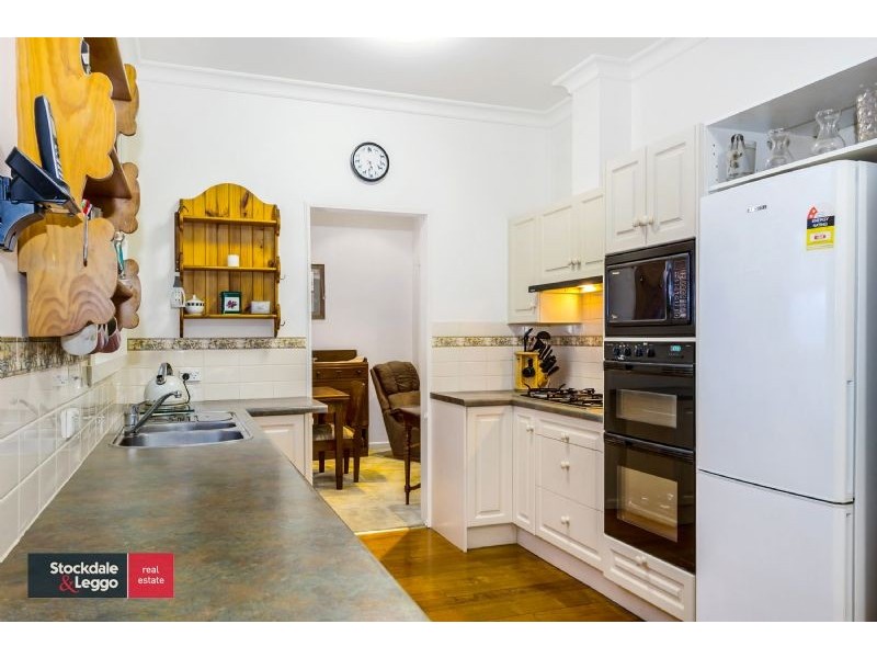 28 Crest Grove, Nunawading VIC 3131