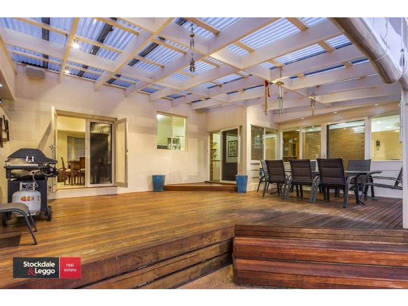 28 Crest Grove, Nunawading VIC 3131