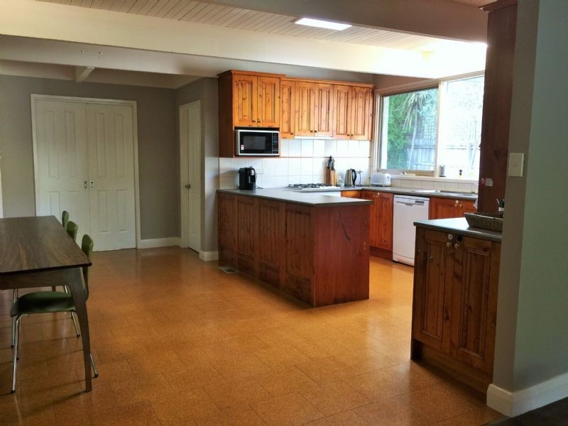 9 Halls Parade, Mitcham VIC 3132
