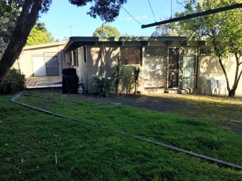 9 Halls Parade, Mitcham VIC 3132