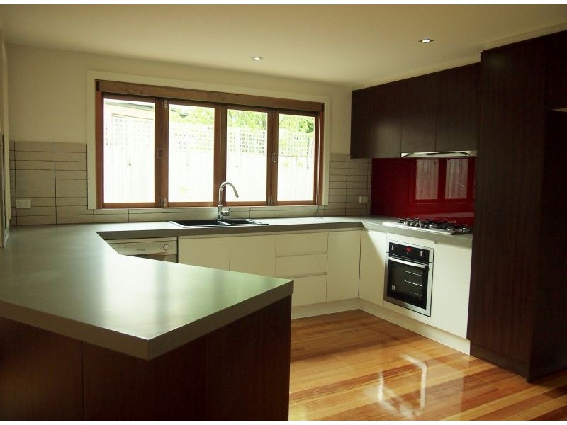 2/6 Ireland Avenue, Doncaster East VIC 3109