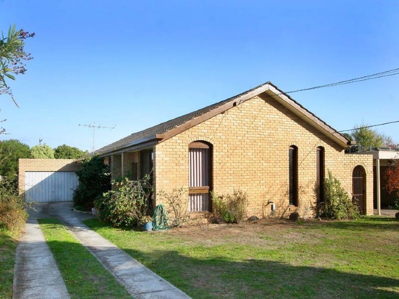 28 Sandhurst Crescent, Bundoora VIC 3083