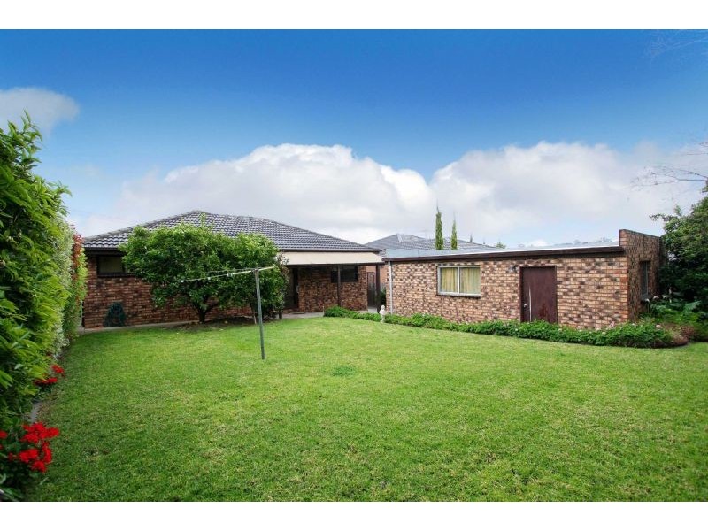 22 Kurrajong Crescent, Watsonia North VIC 3087