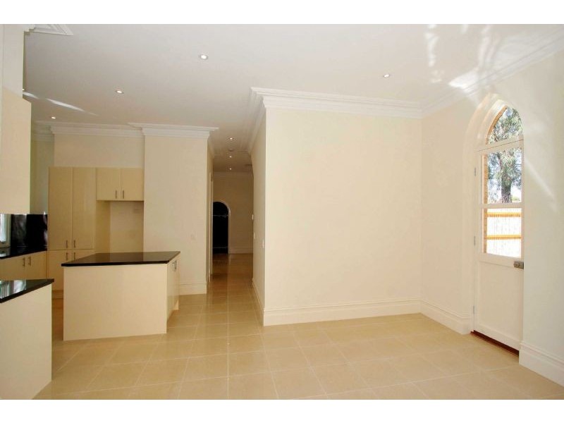 1 /4-6  Spring Street, Thomastown VIC 3074