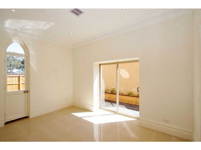 1 /4-6  Spring Street, Thomastown VIC 3074