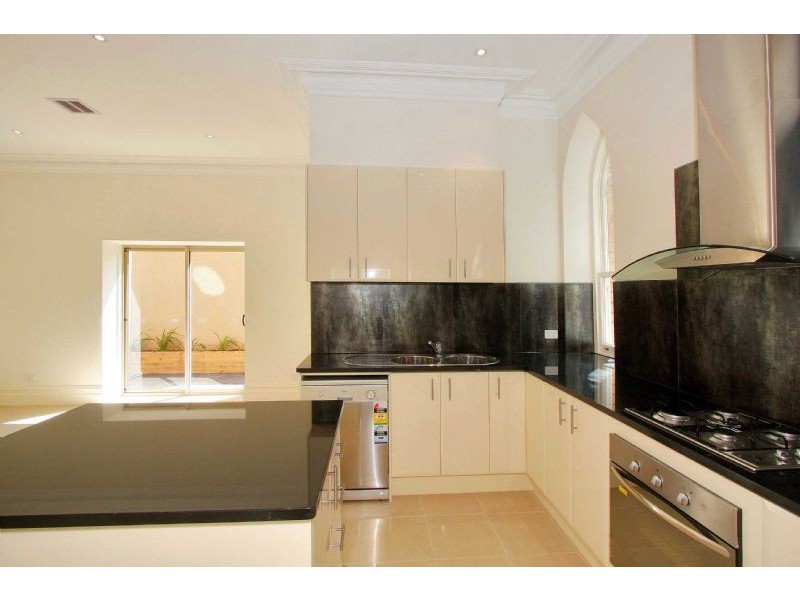 1 /4-6  Spring Street, Thomastown VIC 3074