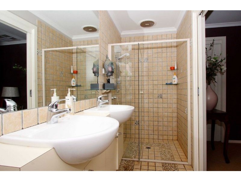 10 Dilkara Avenue, Bundoora VIC 3083