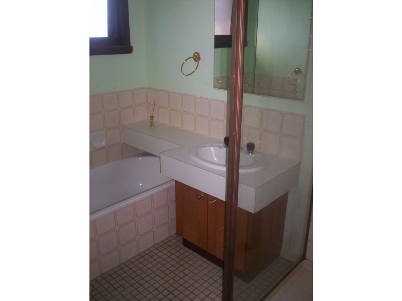 2/28 Medora Avenue, Bundoora VIC 3083