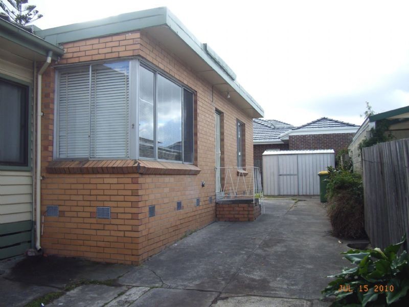 2/24 Scott Grove, Kingsbury VIC 3083