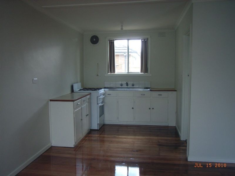 2/24 Scott Grove, Kingsbury VIC 3083