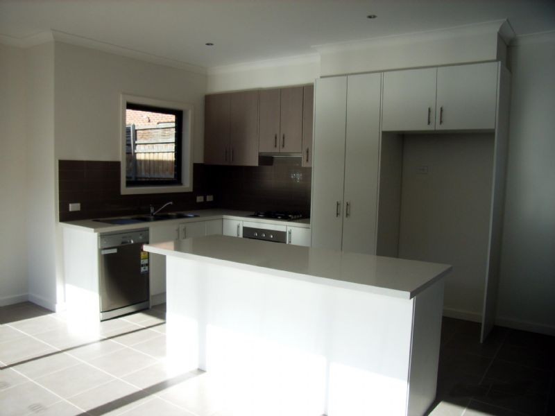 1/4 Brownhill Street, Bundoora VIC 3083