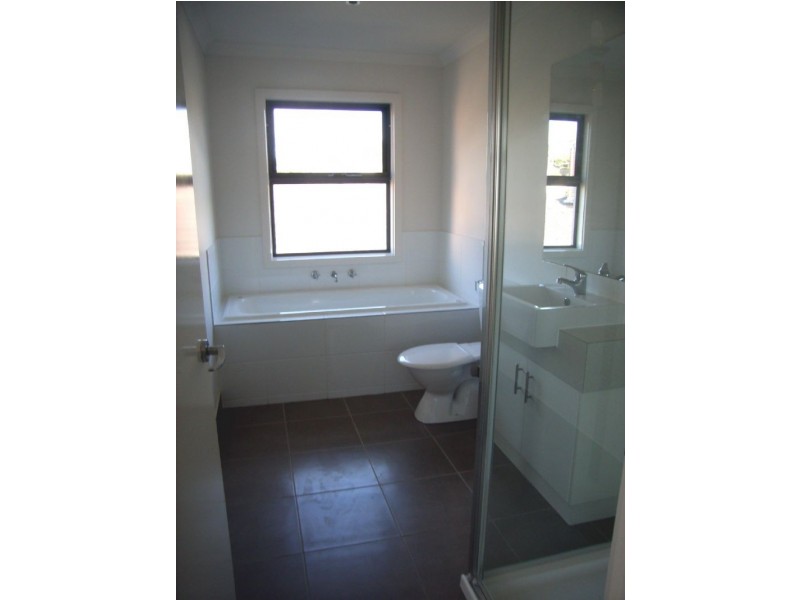 1/4 Brownhill Street, Bundoora VIC 3083