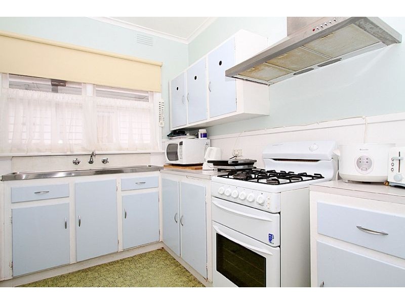 8 Cash Street, Kingsbury VIC 3083