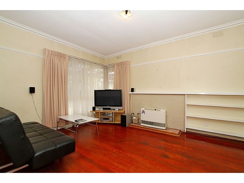 8 Cash Street, Kingsbury VIC 3083