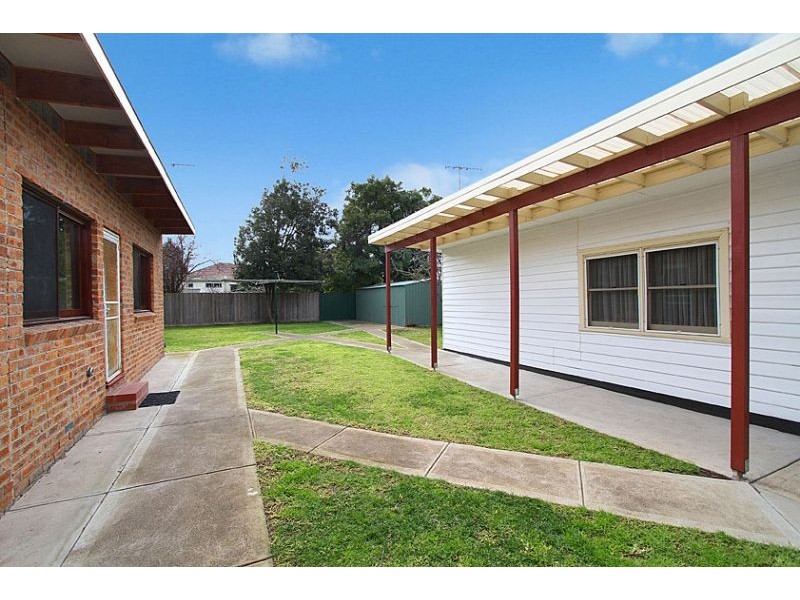 8 Cash Street, Kingsbury VIC 3083