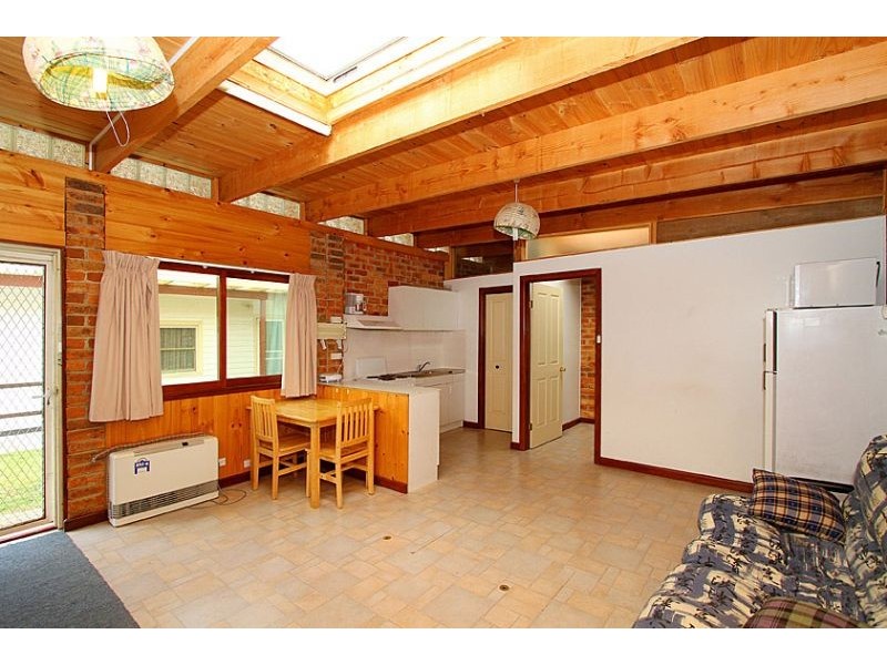 8 Cash Street, Kingsbury VIC 3083