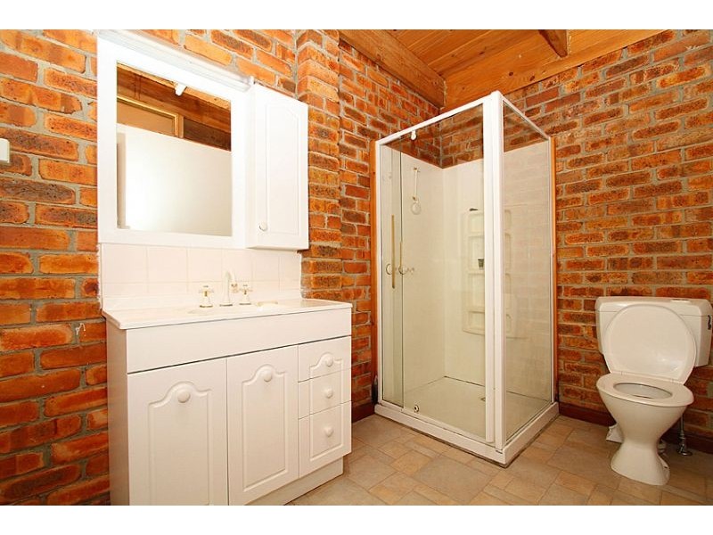 8 Cash Street, Kingsbury VIC 3083