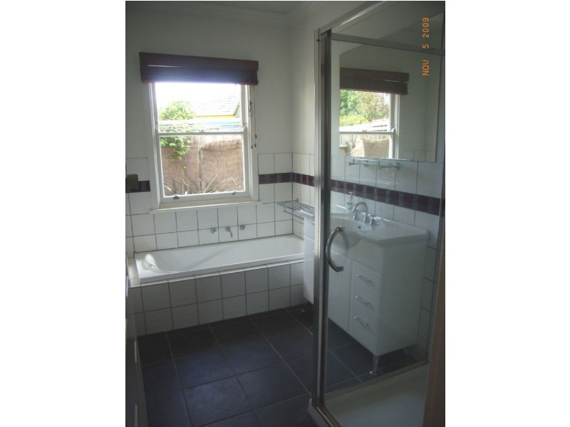 Room 5/16 Doidge St, Bundoora VIC 3083