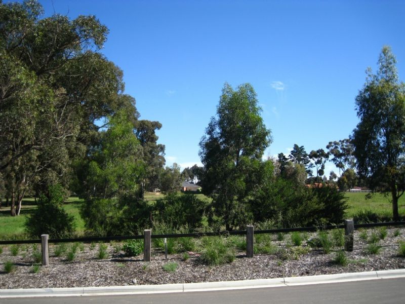 13 Queens Gardens, Bundoora VIC 3083