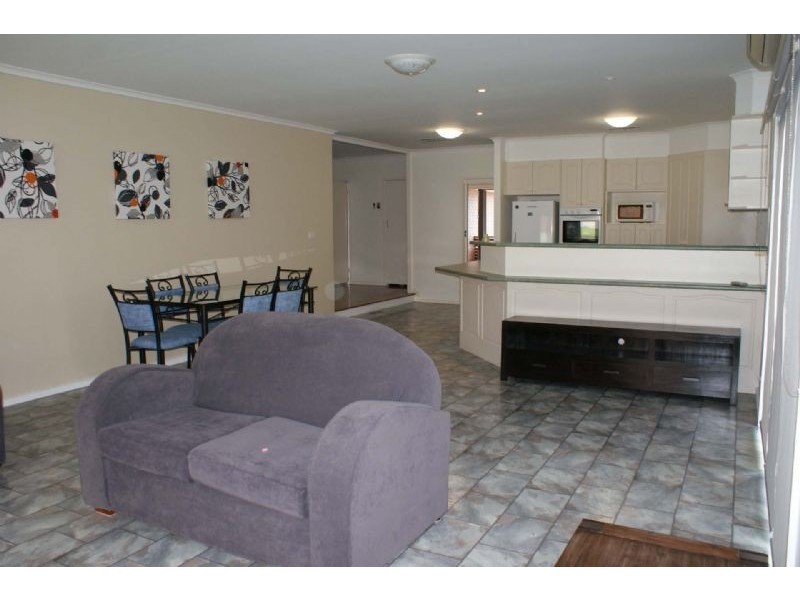 36 Castleton Road, Viewbank VIC 3084