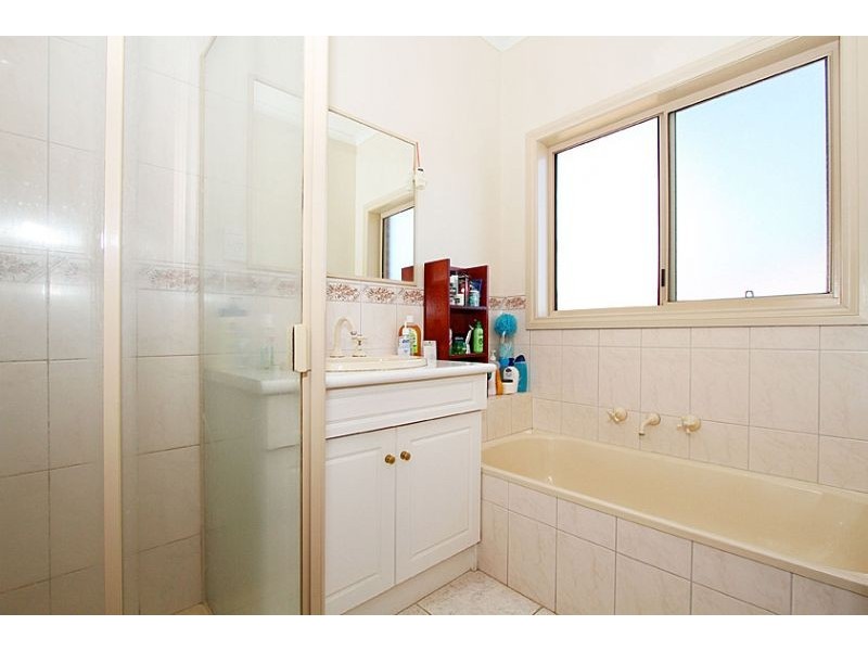 4/11 Neilsen Crescent, Bundoora VIC 3083