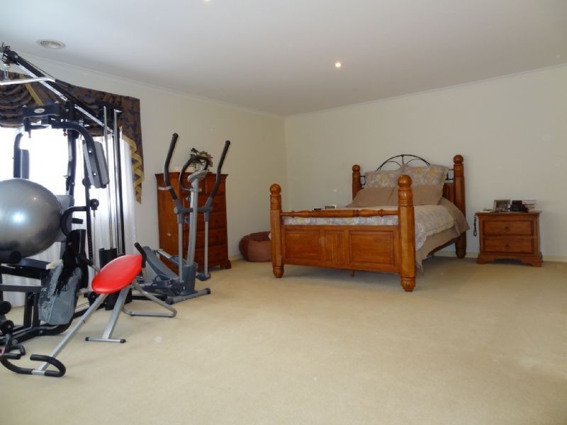 7 Gleditsia Way, Bundoora VIC 3083