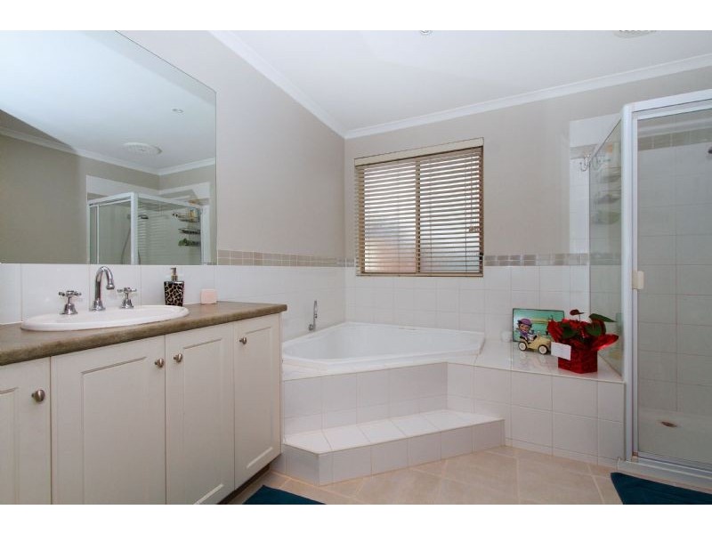 4 Lemon Gum Parade, Bundoora VIC 3083