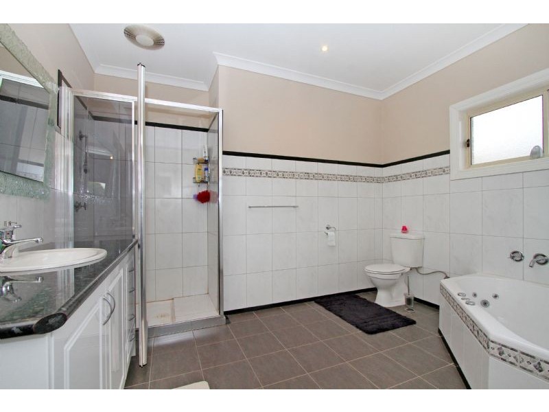 32 Elle Close, Bundoora VIC 3083