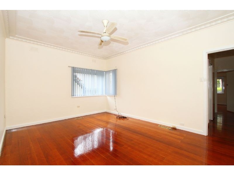 25 Scott Grove, Kingsbury VIC 3083