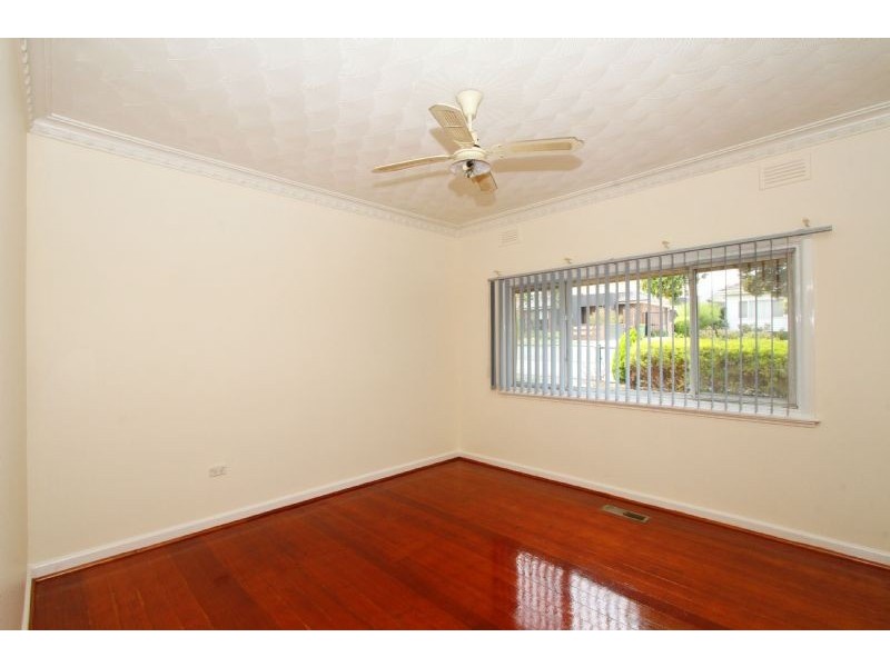 25 Scott Grove, Kingsbury VIC 3083