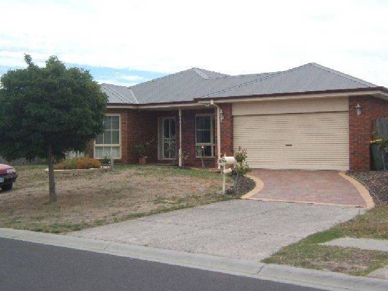 15 Huntingtower Crescent, Langwarrin VIC 3910