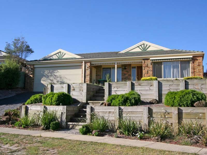 10 Cotoneaster Way, Langwarrin VIC 3910