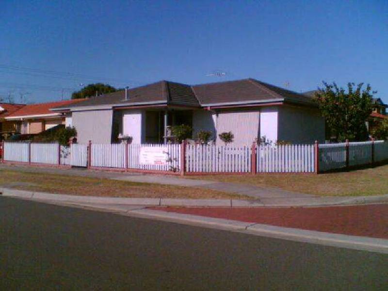 4 Orama Avenue, Carrum Downs VIC 3201