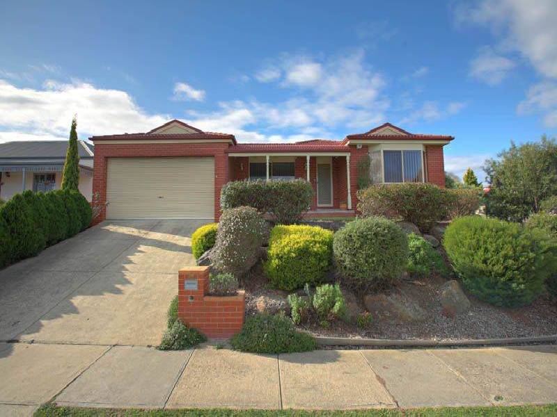 2 Cotoneaster Way, Langwarrin VIC 3910