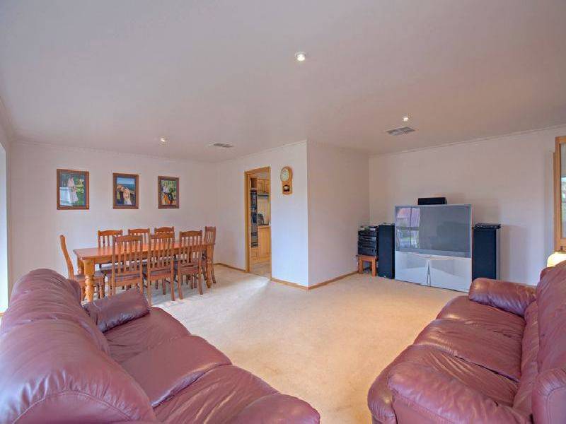 15 Australis Close, Langwarrin VIC 3910