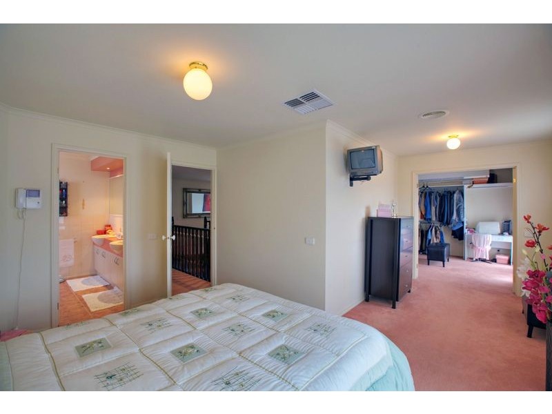 8 Castlehill Rise, Langwarrin VIC 3910