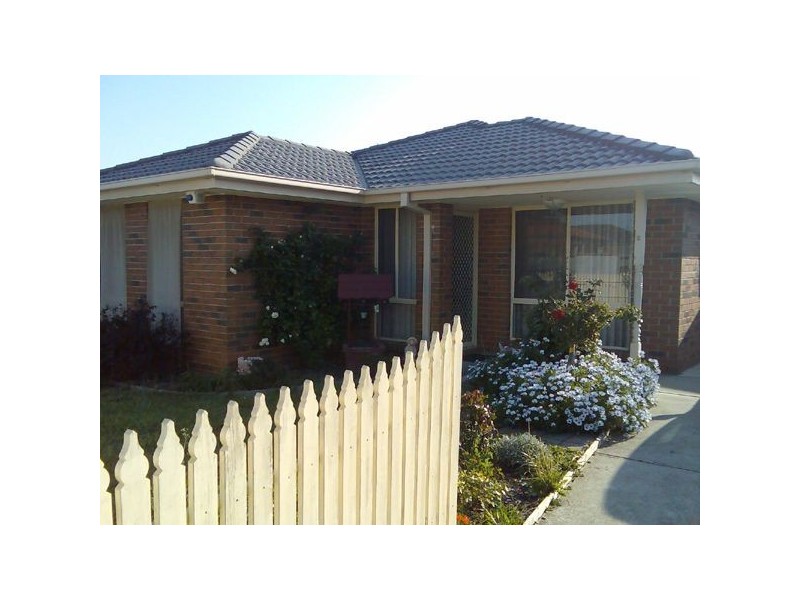 2 Gowrie Place, Cranbourne West VIC 3977