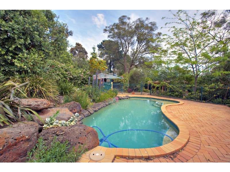 9 Woodlands Road, Cranbourne South VIC 3977