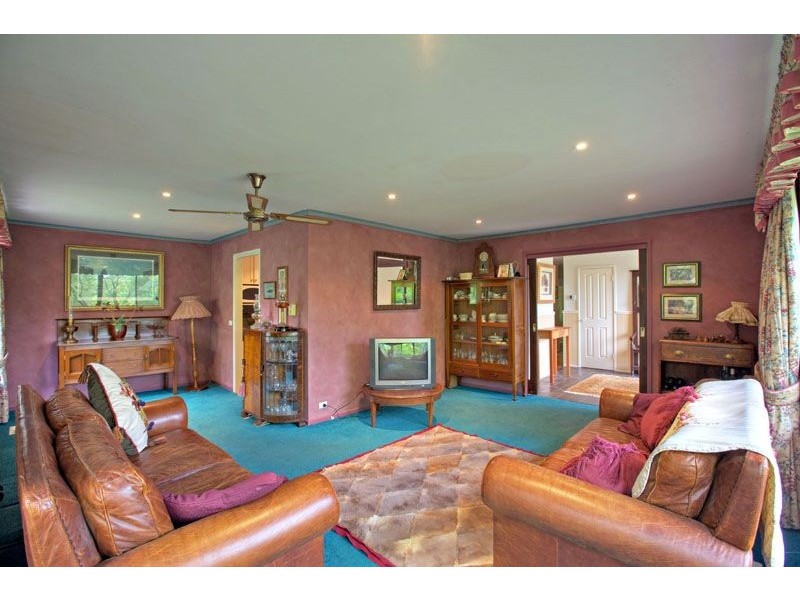 9 Woodlands Road, Cranbourne South VIC 3977